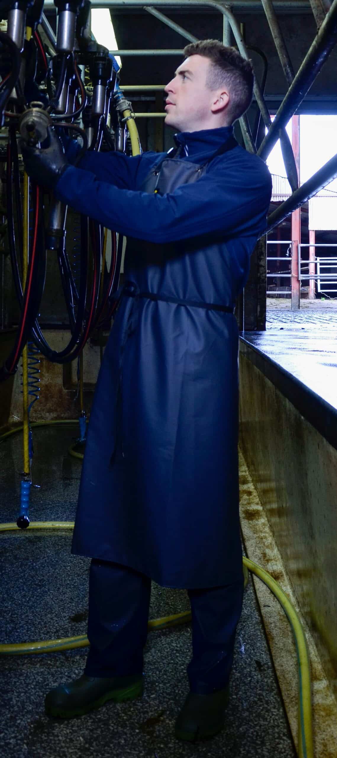 FarmTrak Dairy Apron (43) Size Small and Medium